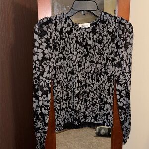 Evereve Black and Gray Fooral Long Sleeve Size XS